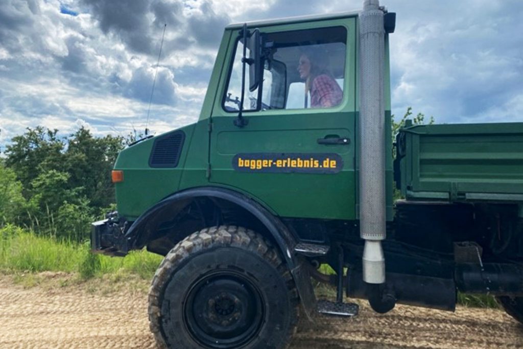 Erlebnispark Magdeburg GbR - UNIMOG SELBER FAHREN - MIT EINEM UNIMOG INS GELÄNDE FAHREN