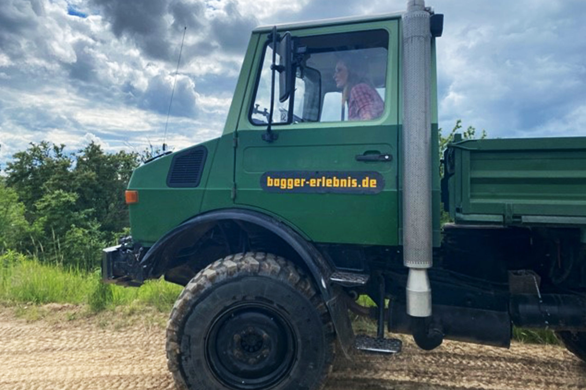 Erlebnispark Magdeburg GbR - UNIMOG SELBER FAHREN - MIT EINEM UNIMOG INS GELÄNDE FAHREN